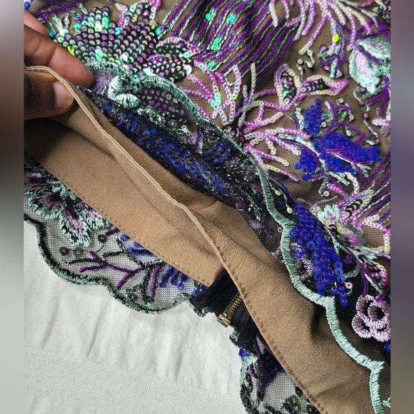 ELLIATT REESE CROPPED LACE TOP AND MINI SKIRT SET - Picture 7 of 8